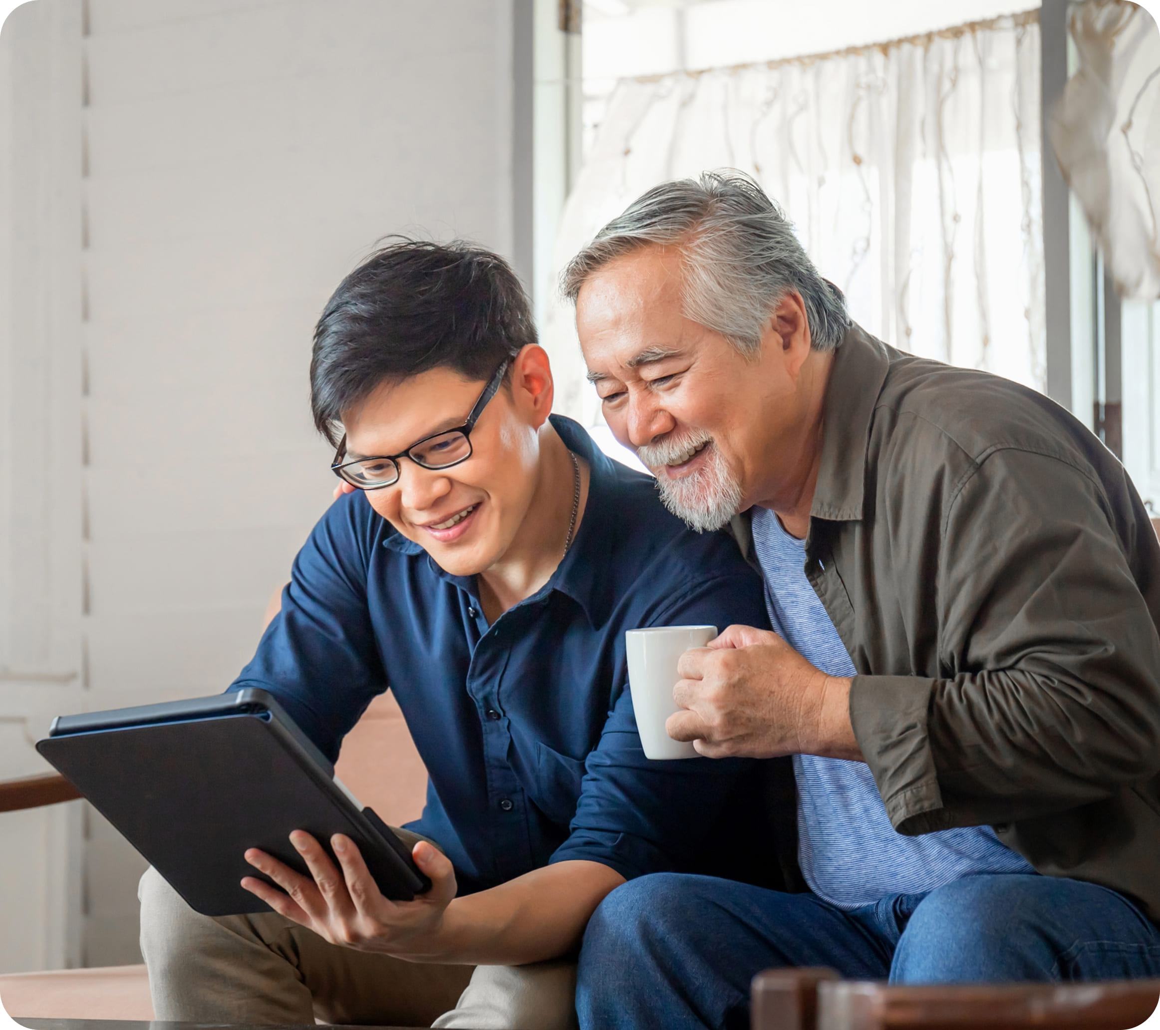 2 guys looking at ipad